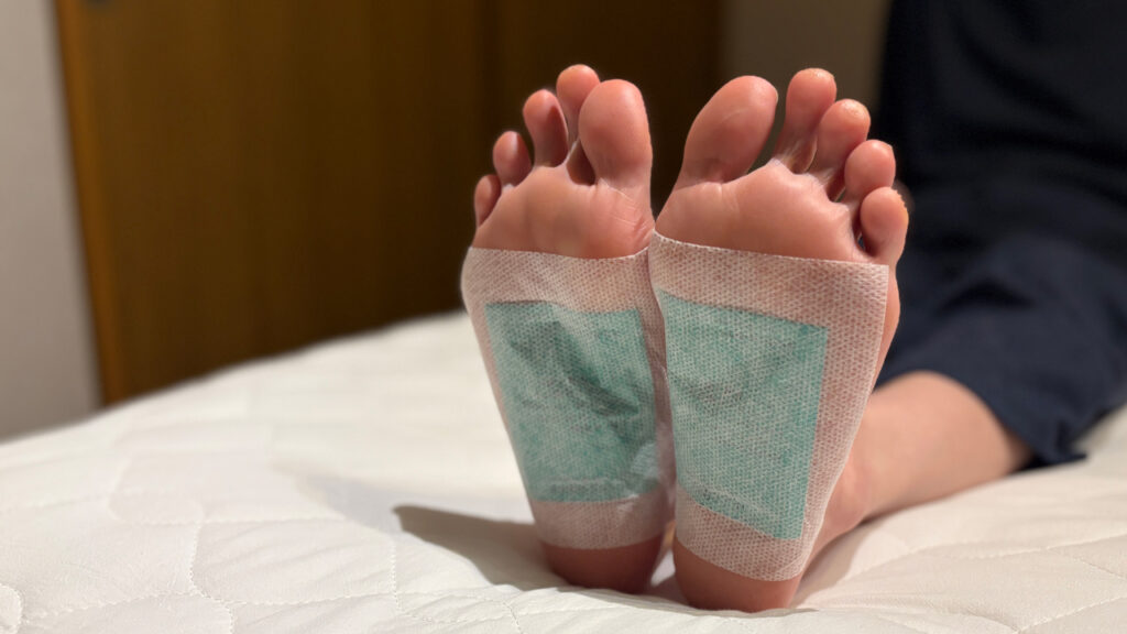 新健康足裏樹液シートを貼った写真